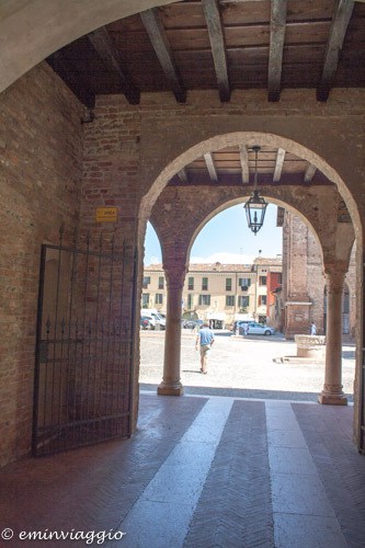 Mantova, passaggio da P.za Mantegna a P.za Alberti
